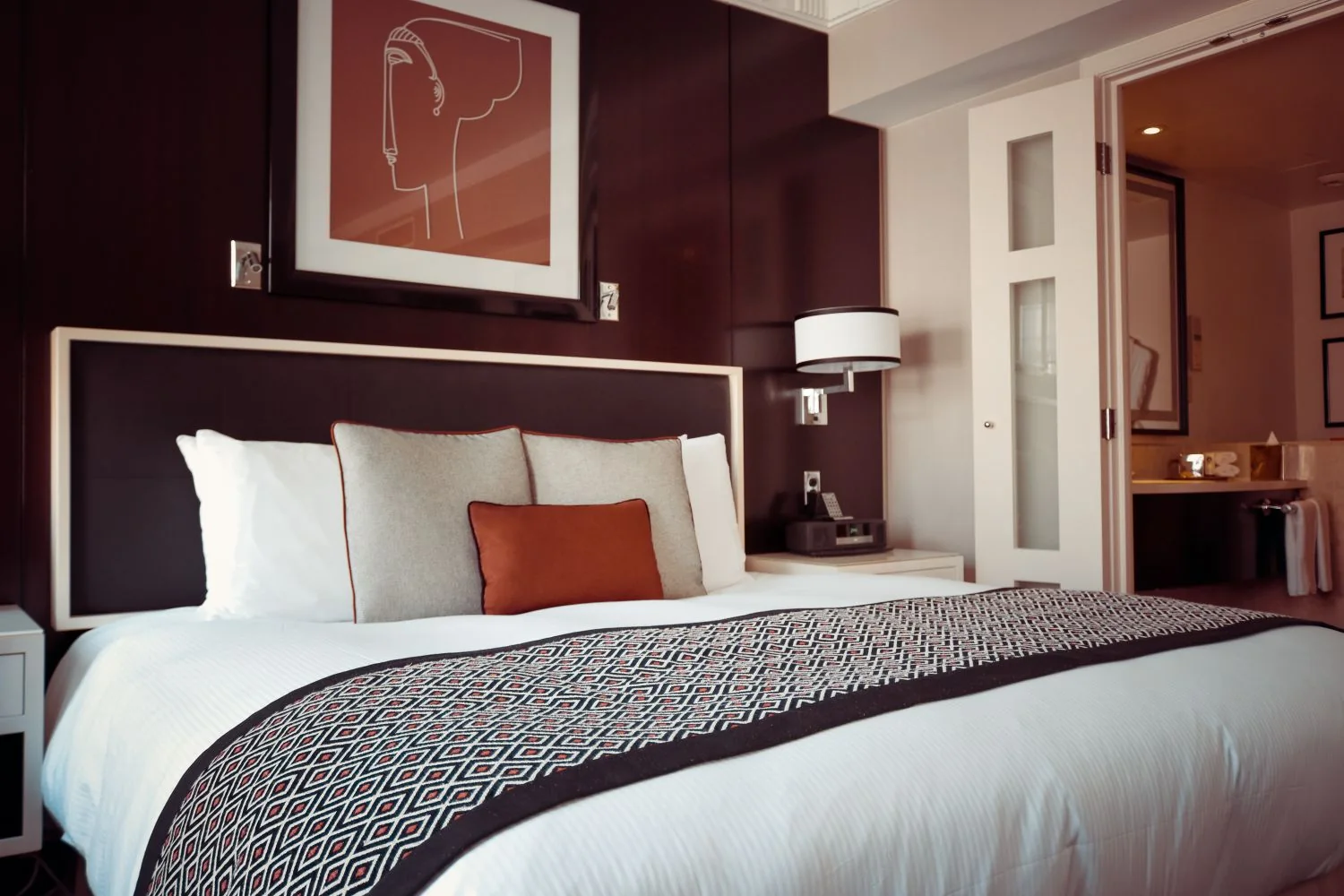 Cameră dublă cu balcon — fotografie de inspirație, nu lucrare sau locație reală a firmei demo