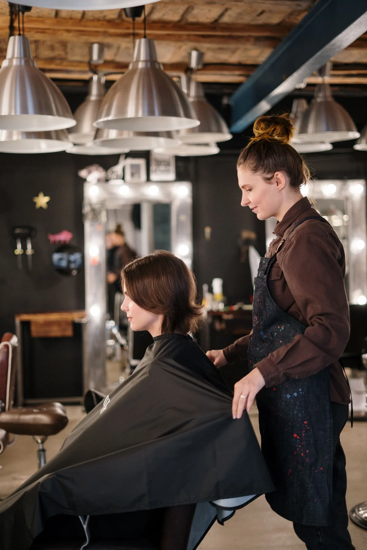 Stylistă într-un salon — imagine de atmosferă